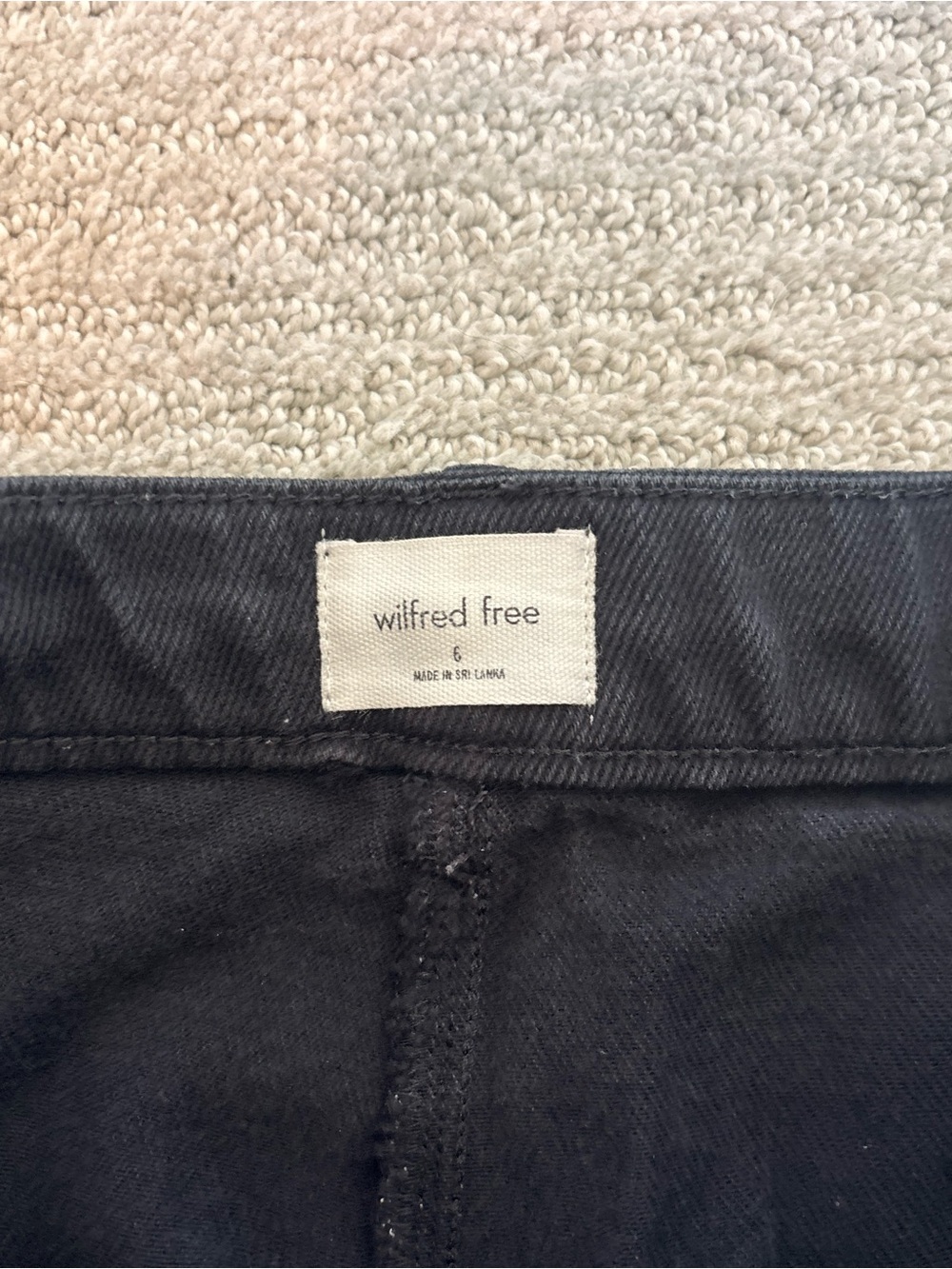 Aritzia Wilfred Black Wide-Leg Cargo Jeans - Picture 3 of 8
